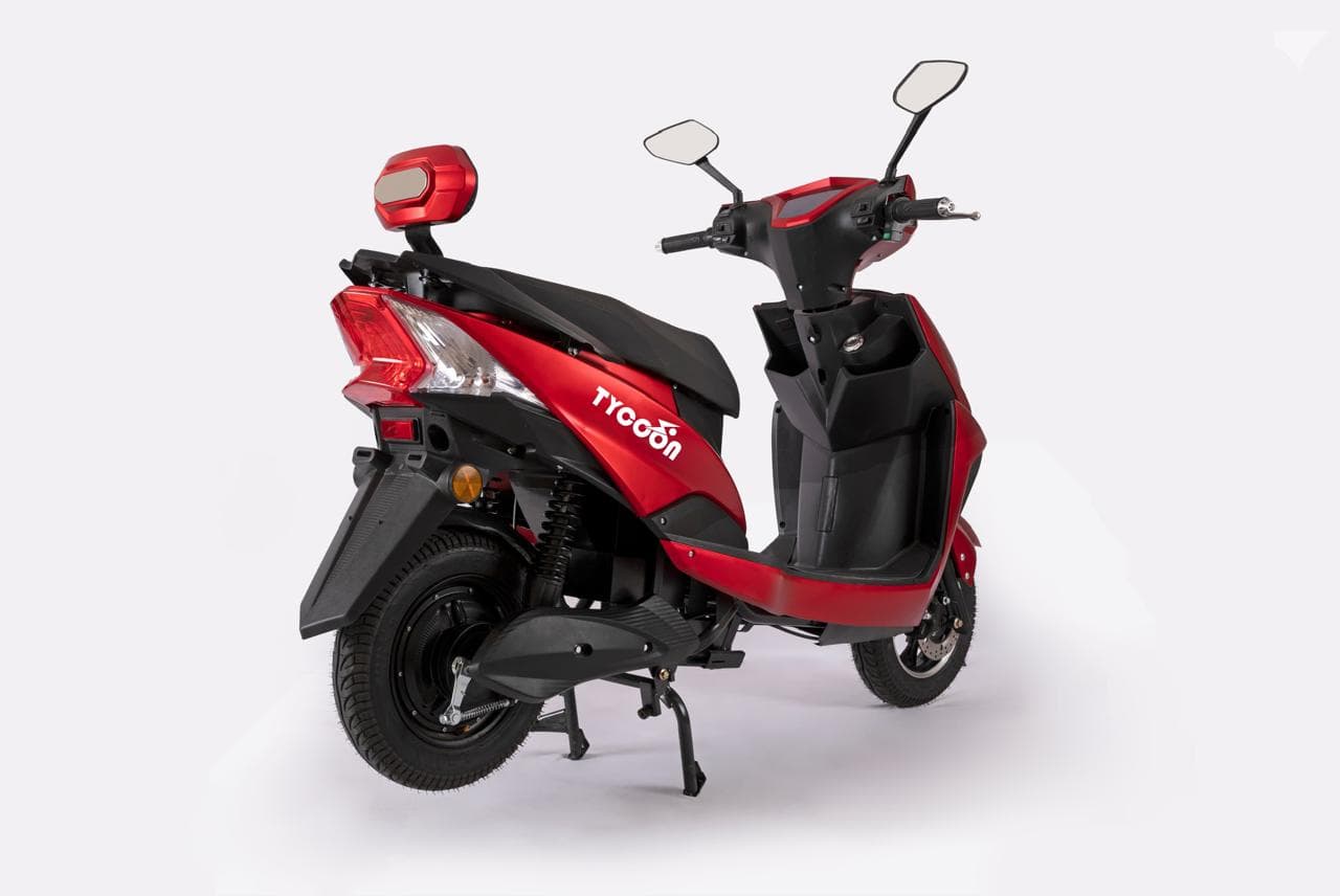 Tycoon scooter in lawn